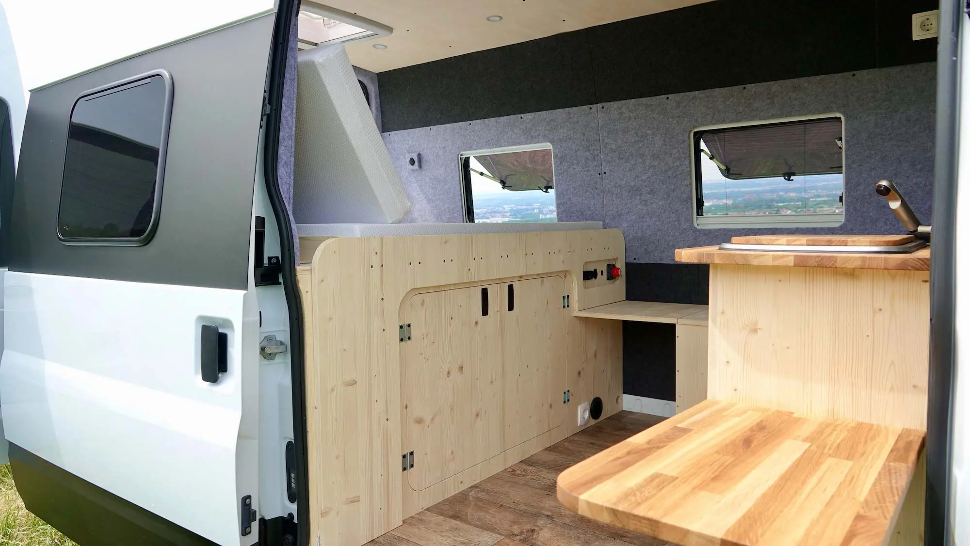 Ford-Transit-Verkauf-Ausbau-Camper-Verkauf-Black-Forest-Vans-19