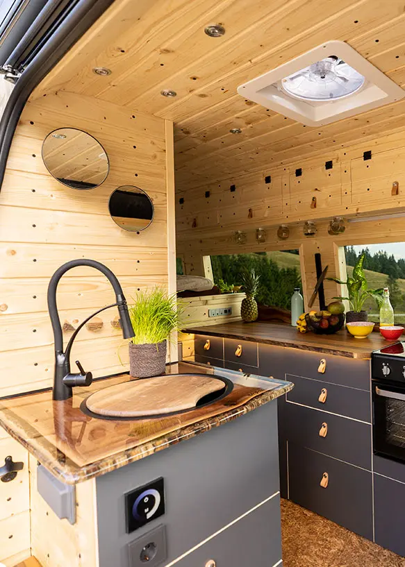 black-forest-vans-villa-auf-4-raedern-insights-mieten-1.1