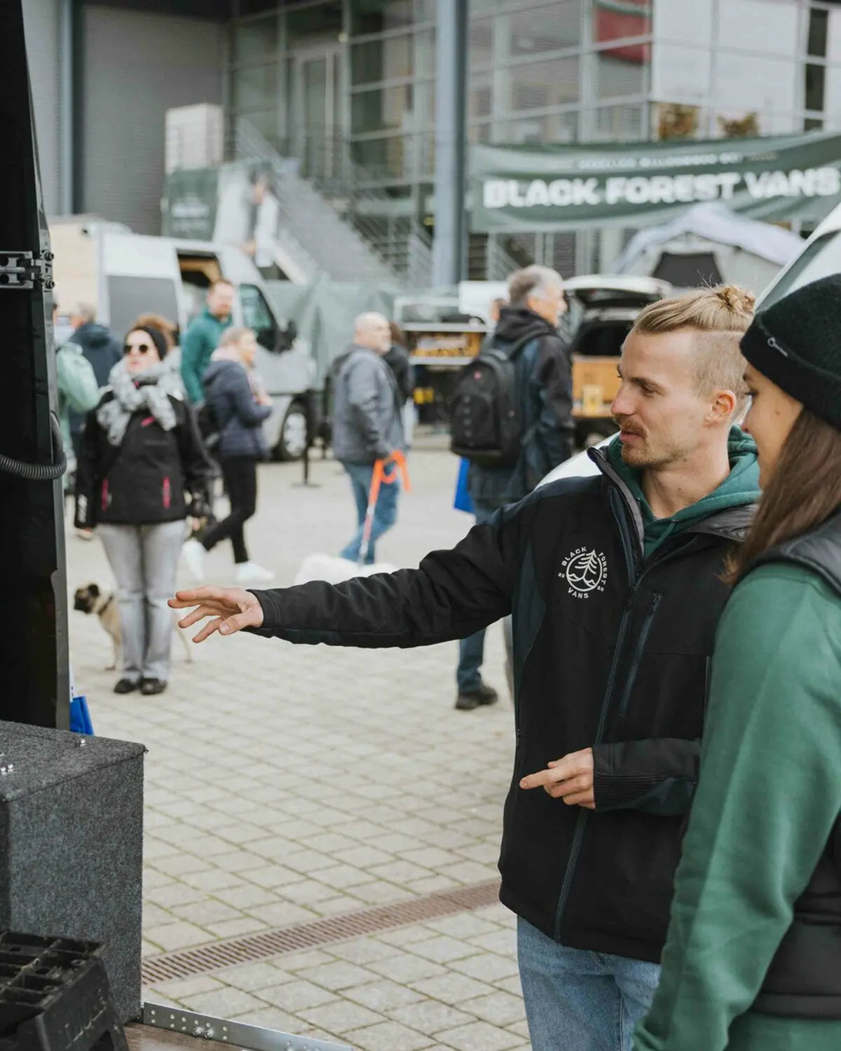 caravan live 2025 − VAN WORLD by Black Forest Vans