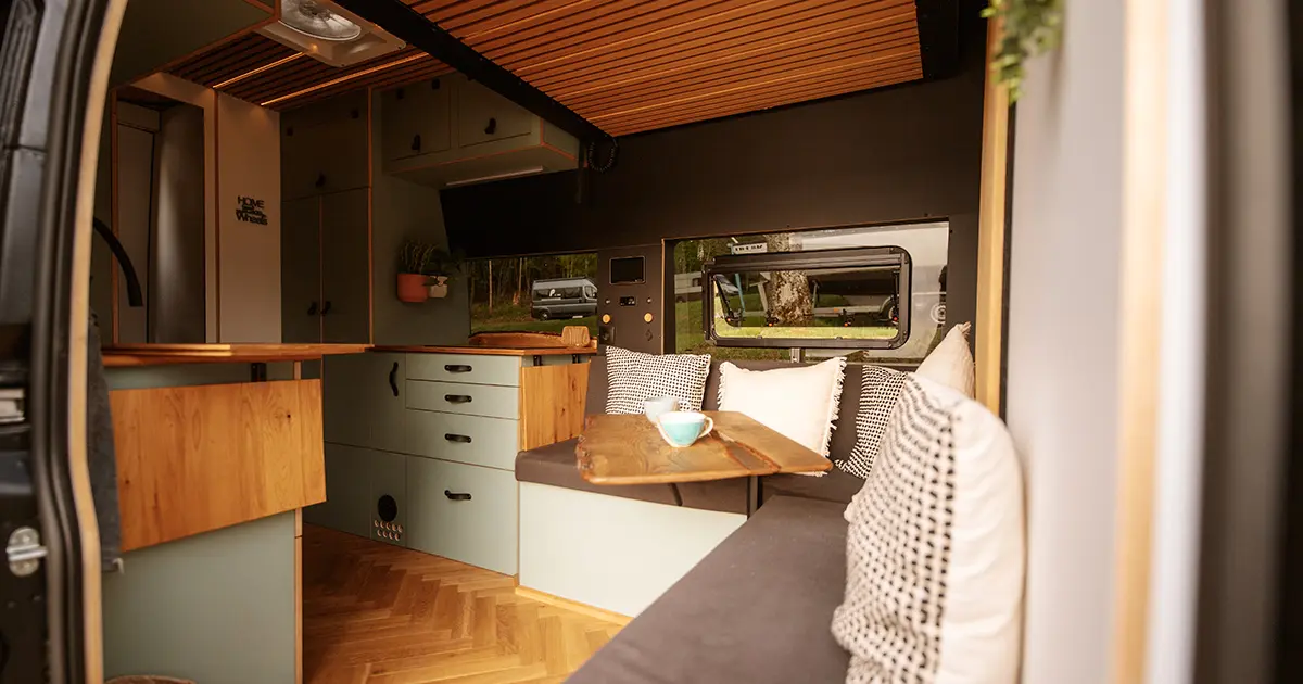 Black-Forest-Vans-Individualausbau-Fiat-Ducato-Wohnbereich-von-aussen-1 Black-Forest-Vans-Individualausbau-Fiat-Ducato-Wohnbereich-von-aussen-1
