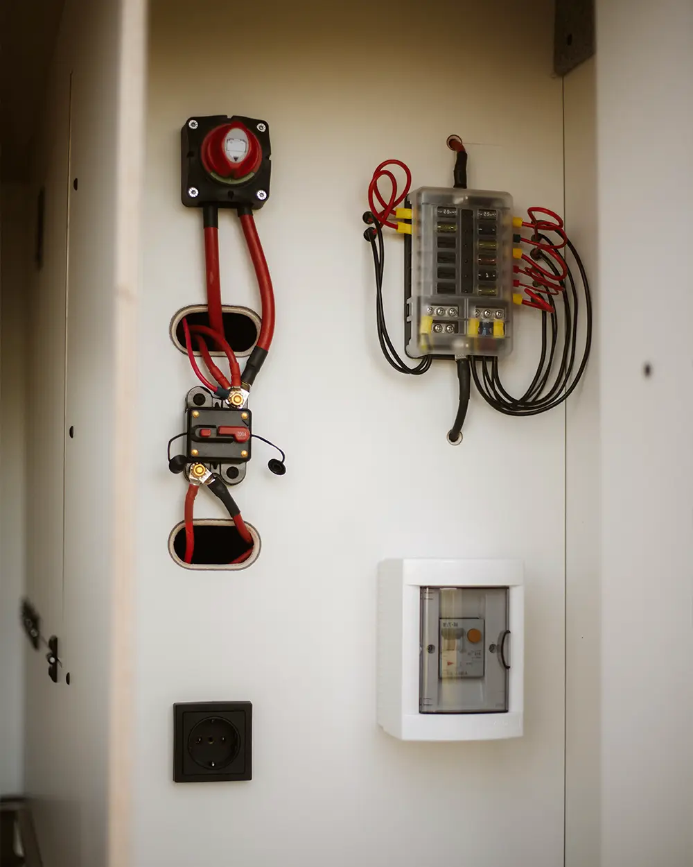 Black-Forest-Vans-Individualausbau-Elektropaket-nachrüsten Black-Forest-Vans-Individualausbau-Elektropaket-nachrüsten