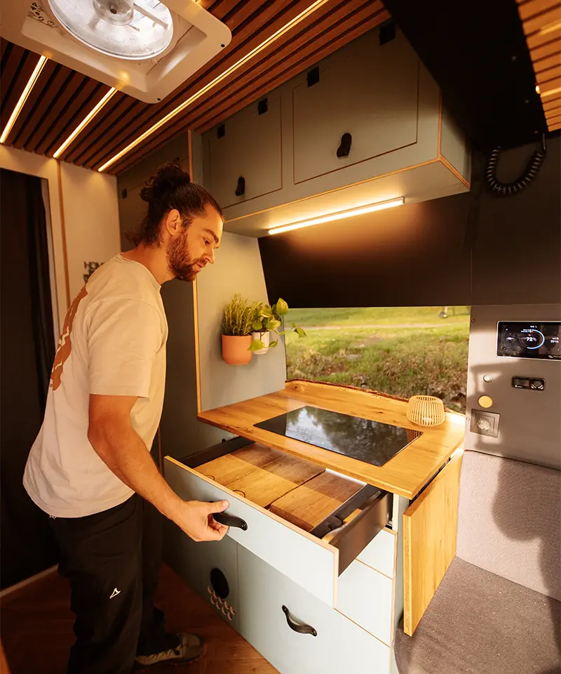 Black-Forest-Vans-Individualausbau-Fiat-Ducato-Schublade(1)